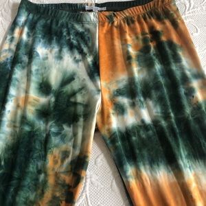 Tie-Dye Stretch leggings in green/gold